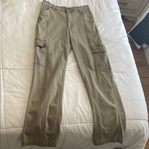 Hollister Women’s Camo Green Cargo Pants